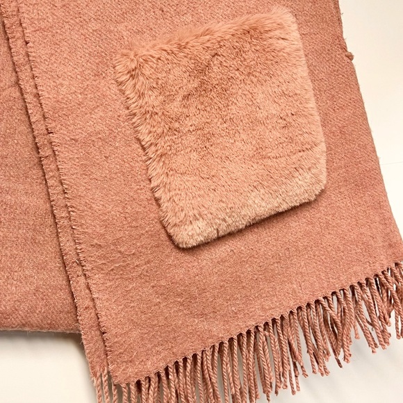 Madewell Faux-fur Pocket Cape Scarf - Picture 5 of 5